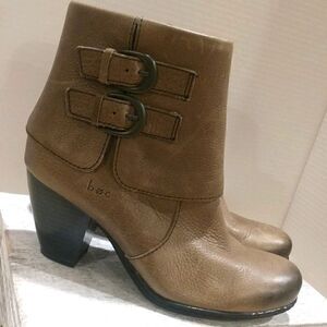 👍 Born Tan Distressed Booties Size 36.5.    S1